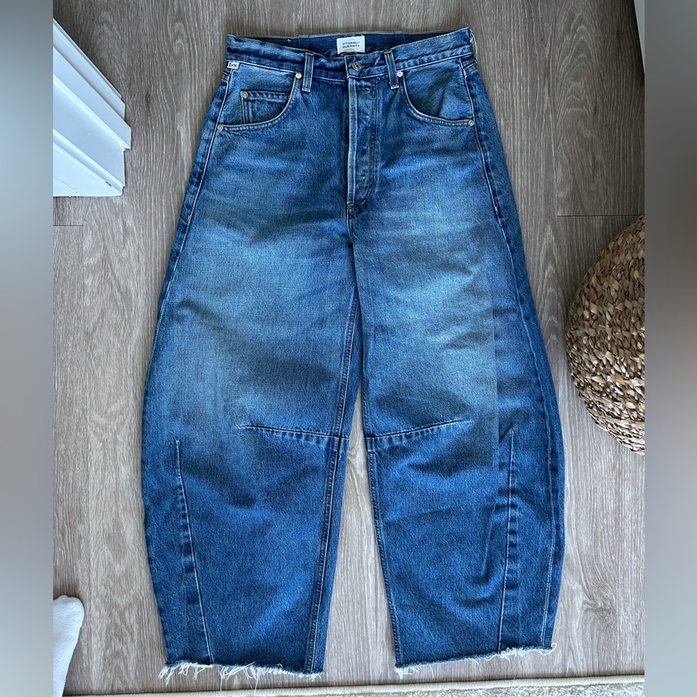 Citizens of Humanity Horseshoe Superhigh Waist Raw Hem Crop Barrel Jeans